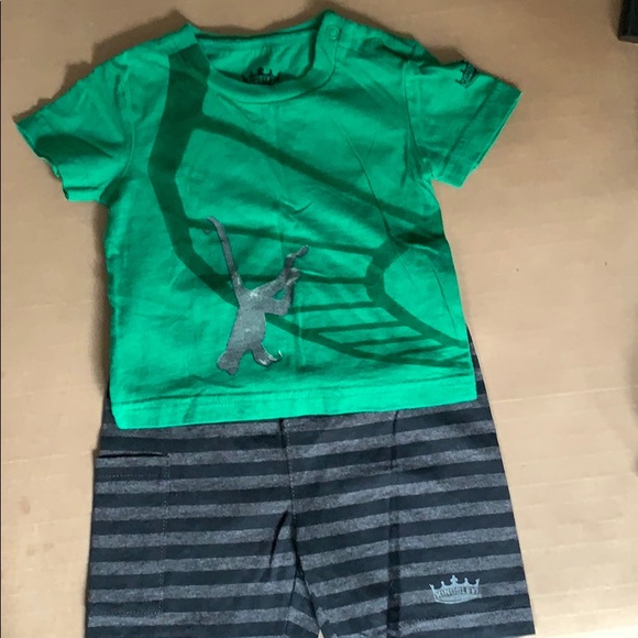 Kingsley outfits! 2 t-shirt one short - Picture 6 of 9